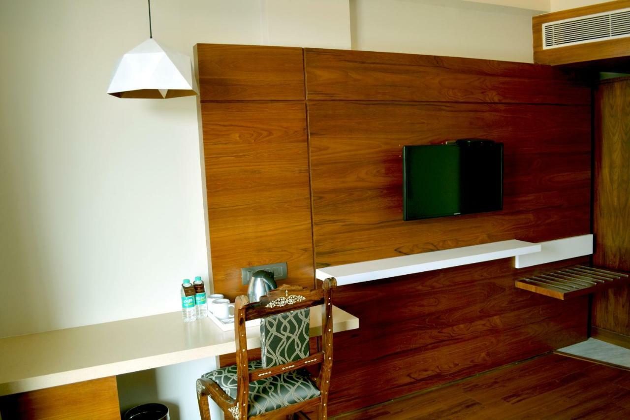 Hotel Rk Residency Tirupur Esterno foto