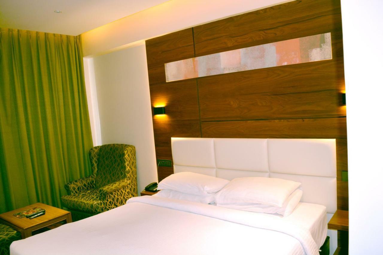 Hotel Rk Residency Tirupur Esterno foto
