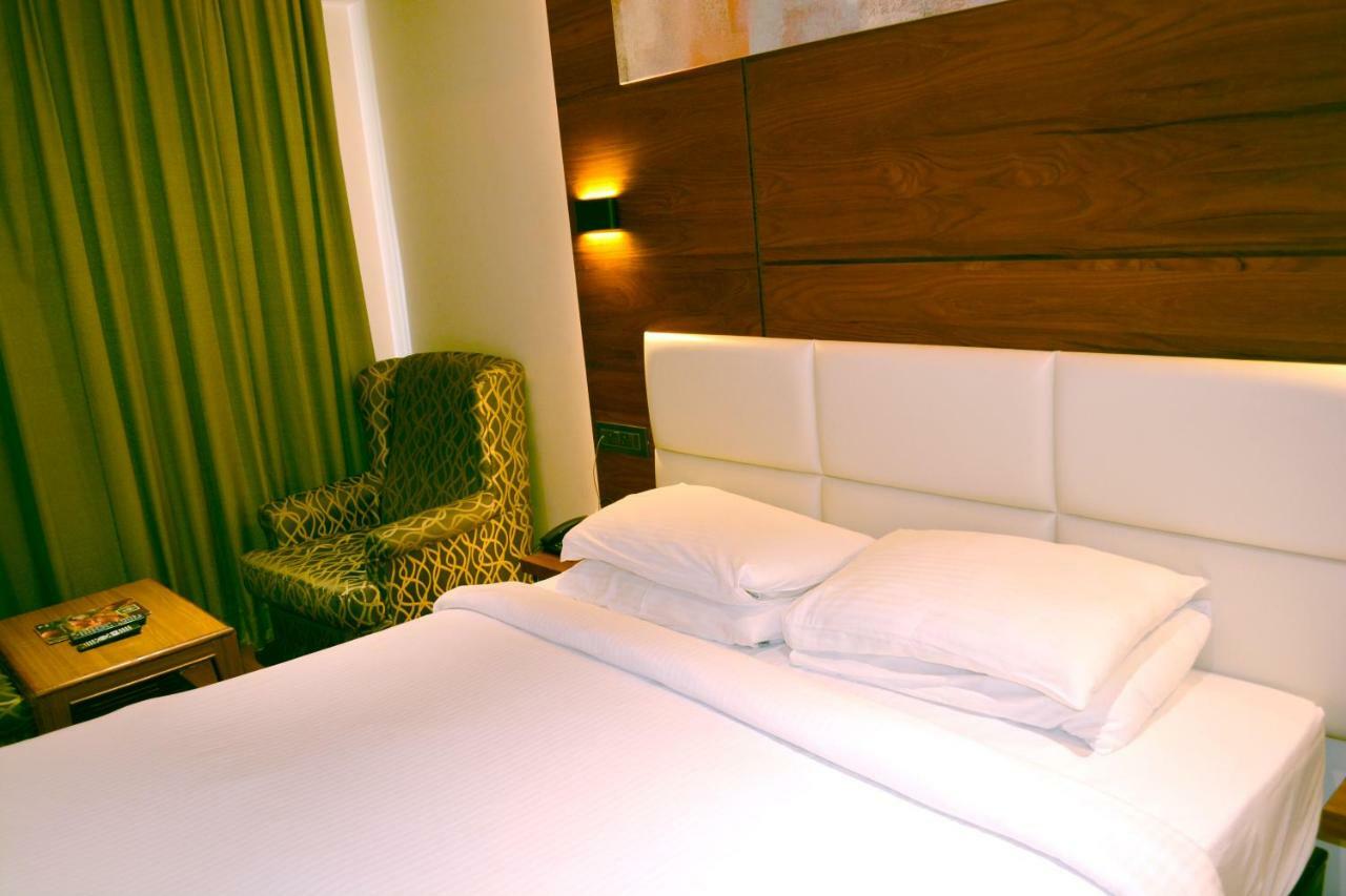 Hotel Rk Residency Tirupur Esterno foto