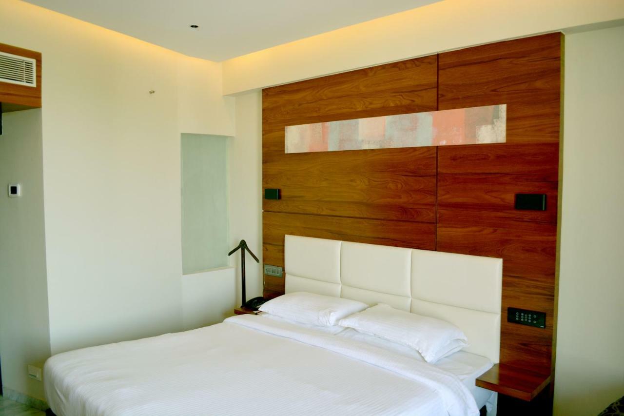 Hotel Rk Residency Tirupur Esterno foto