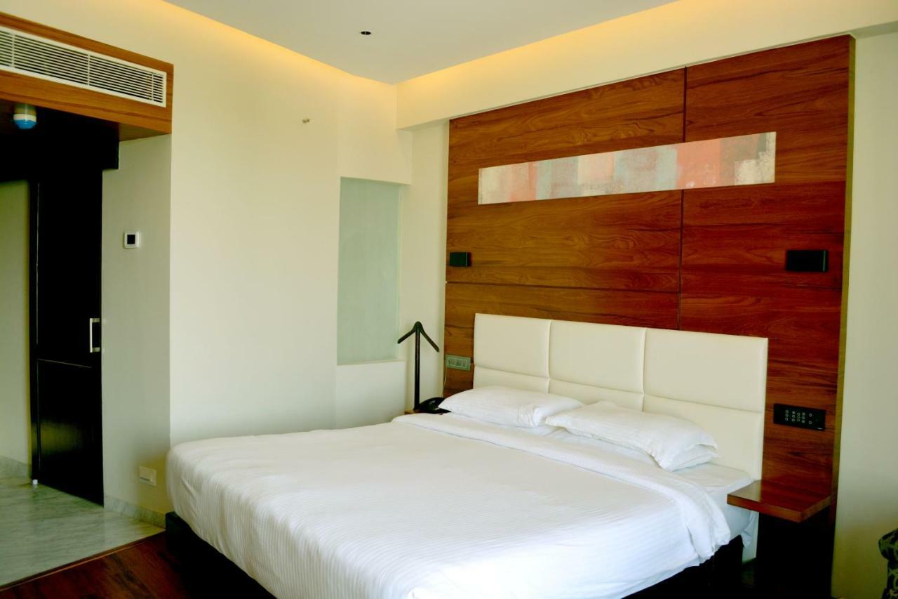 Hotel Rk Residency Tirupur Esterno foto