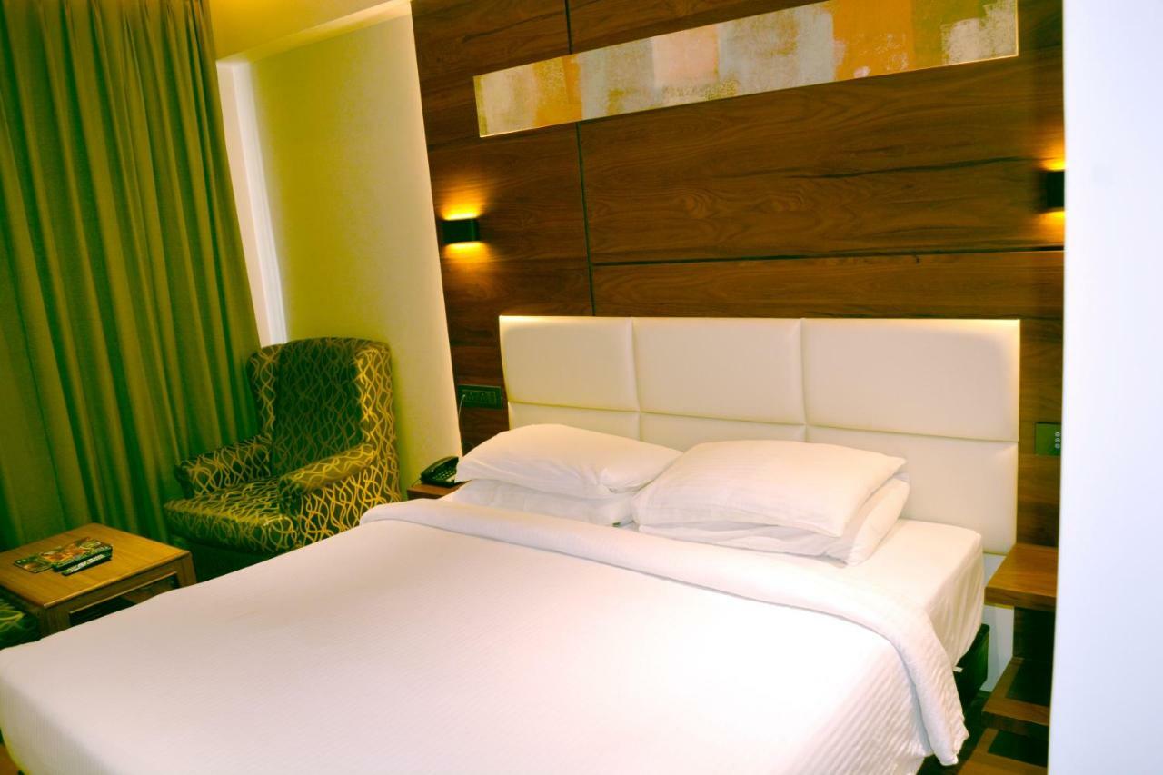 Hotel Rk Residency Tirupur Esterno foto