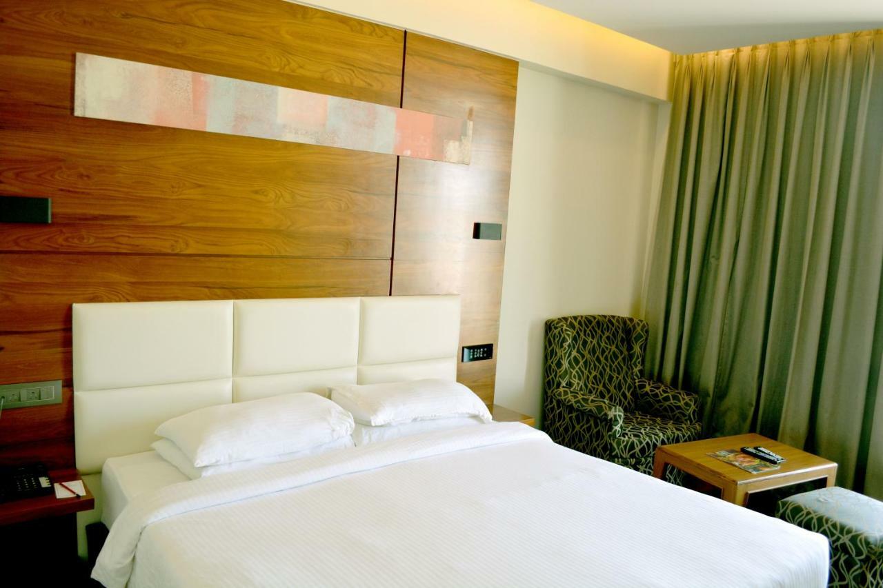 Hotel Rk Residency Tirupur Esterno foto